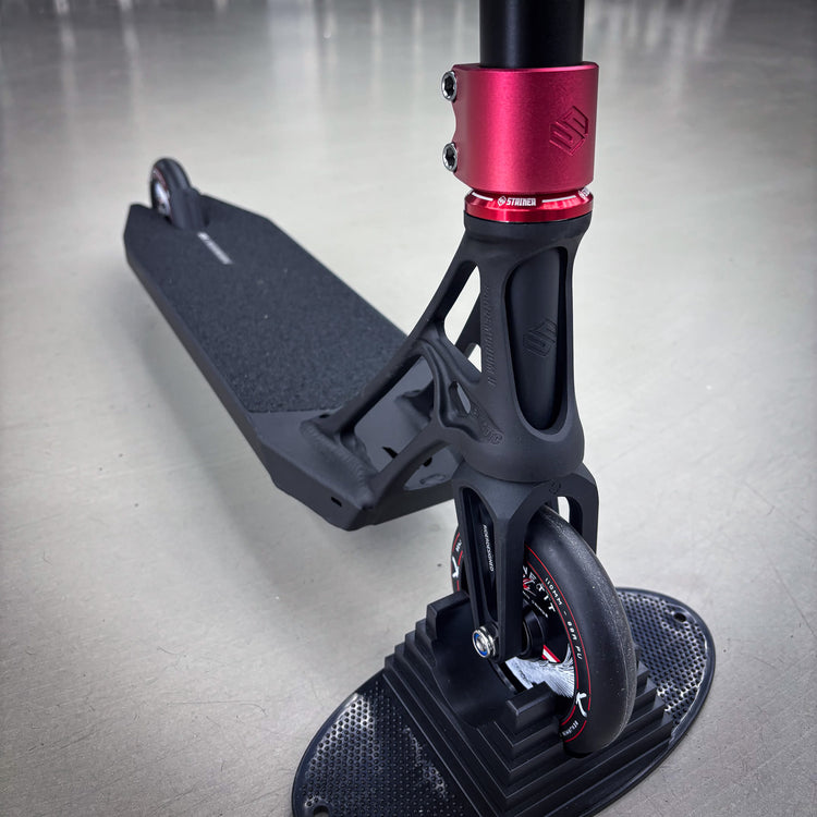 Striker Pandemonium Red/Black Custom Build - Black/Red-ScootWorld.dk