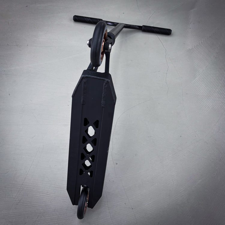 Striker Full Black Custom Build - Black-ScootWorld.dk