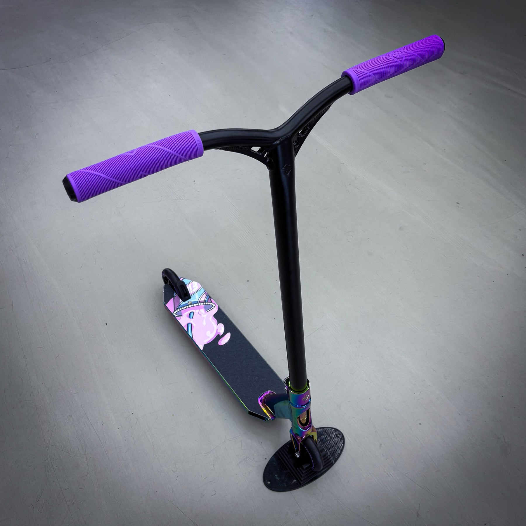 Striker Black/Rainbow Custom Build - Black/Rainbow-ScootWorld.dk