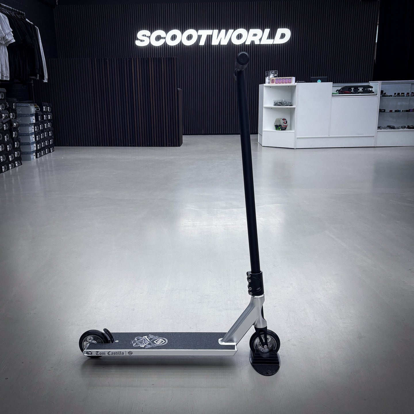 Striker Toni Street Black/Silver Custom Build - Black/Silver-ScootWorld.dk