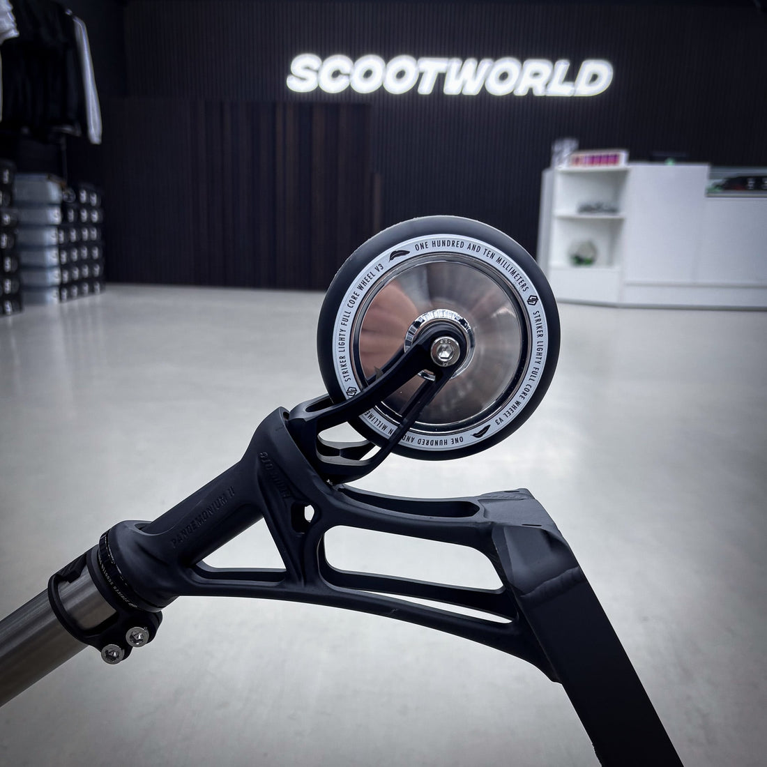 Striker Pandemonium Boxed Custom Build - Black/Silver-ScootWorld.dk