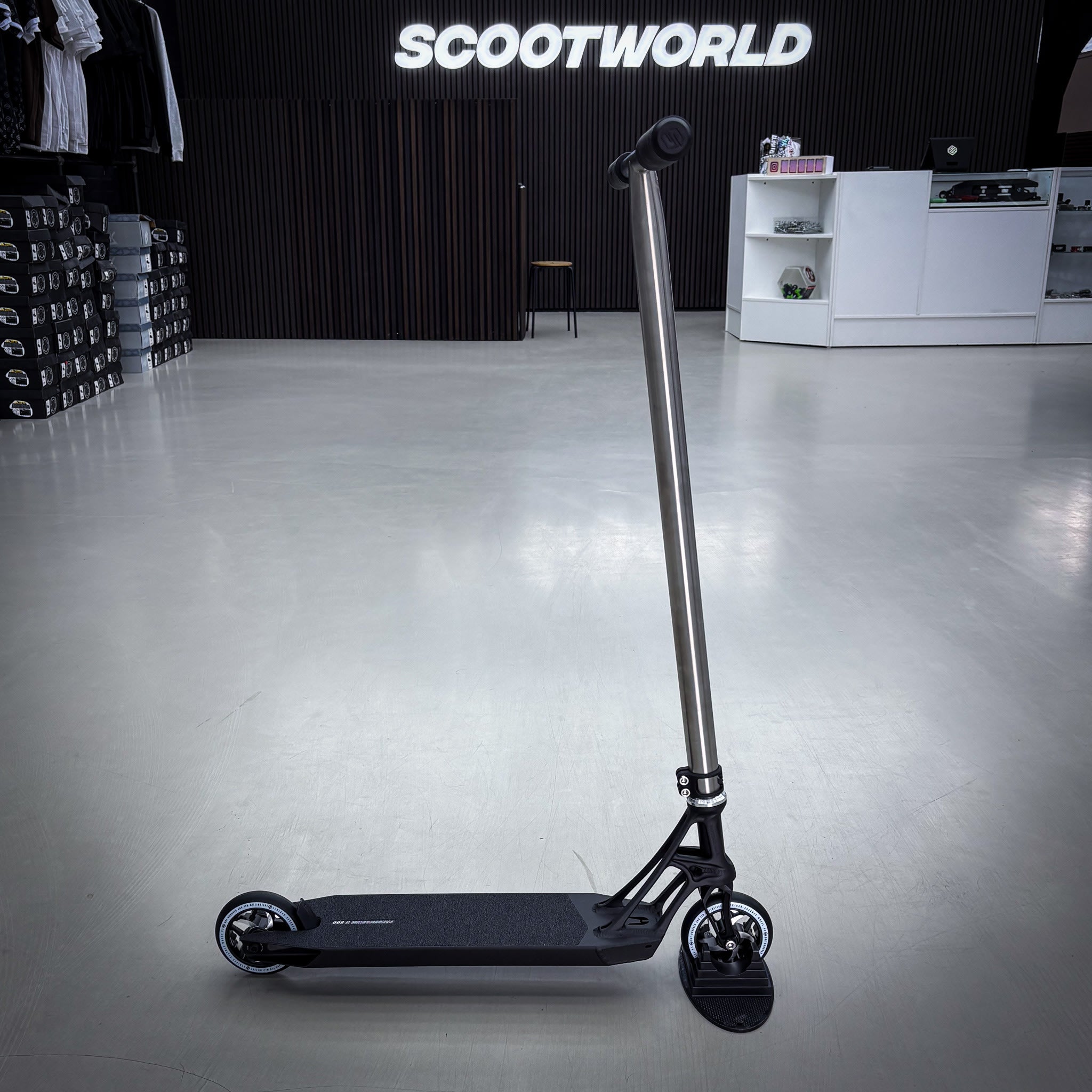 Striker Titan Pande Black Silver Custom Build - Black/Silver-ScootWorld.dk