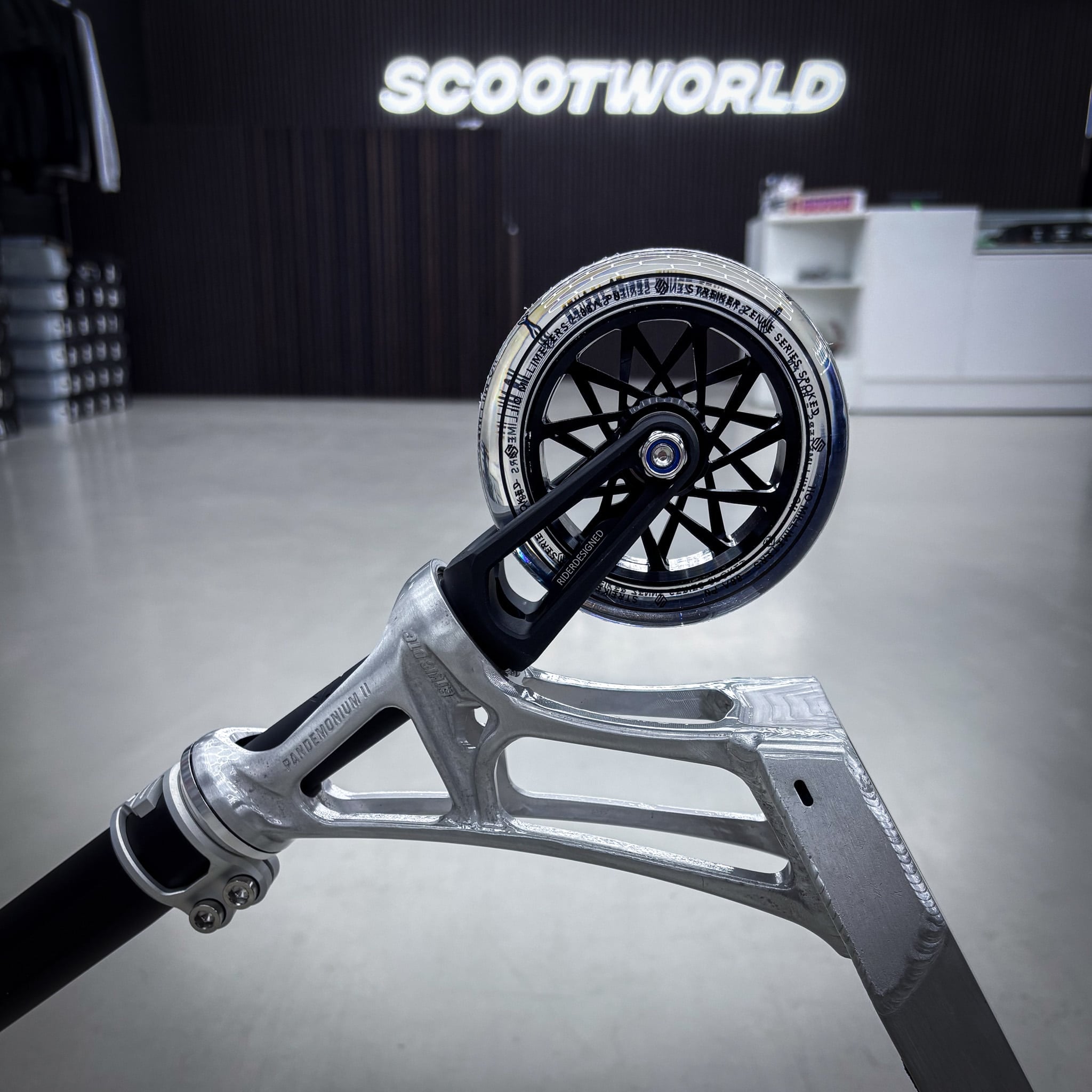 Ethic Pande Wolp Silver/Black Custom Build - Silver/Black-ScootWorld.dk
