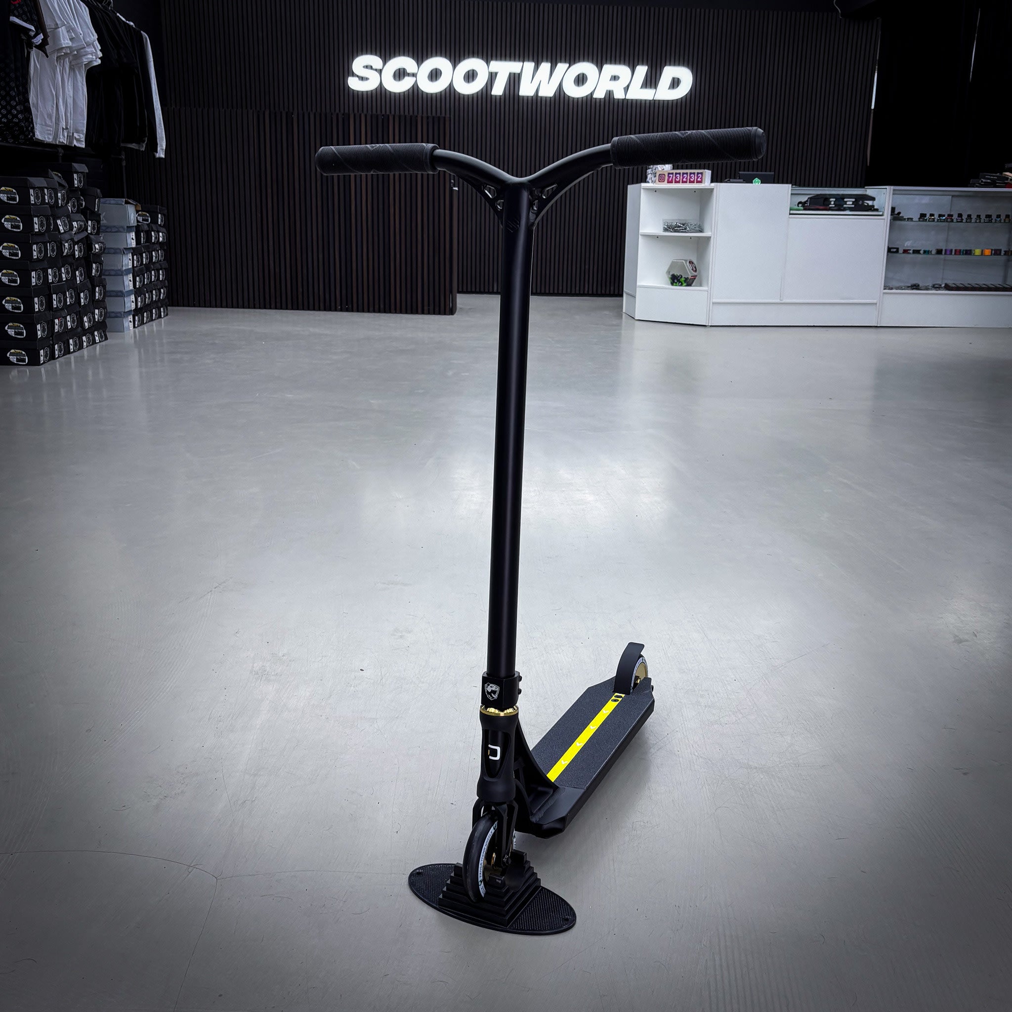 Striker Panda Freestyle Custom Build - Black/Gold-ScootWorld.dk