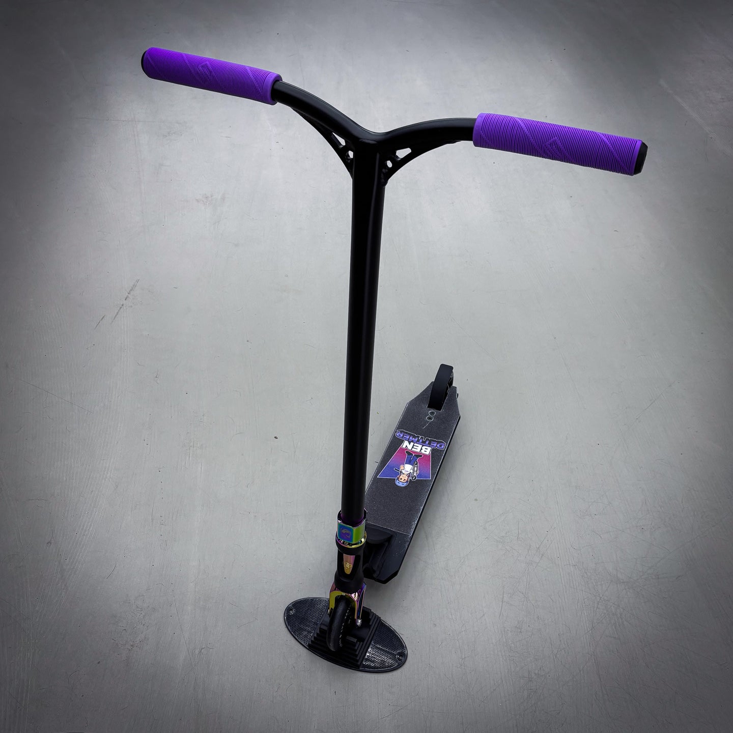 Striker Panda Freestyle Custom Build - Black/Rainbow-ScootWorld.dk