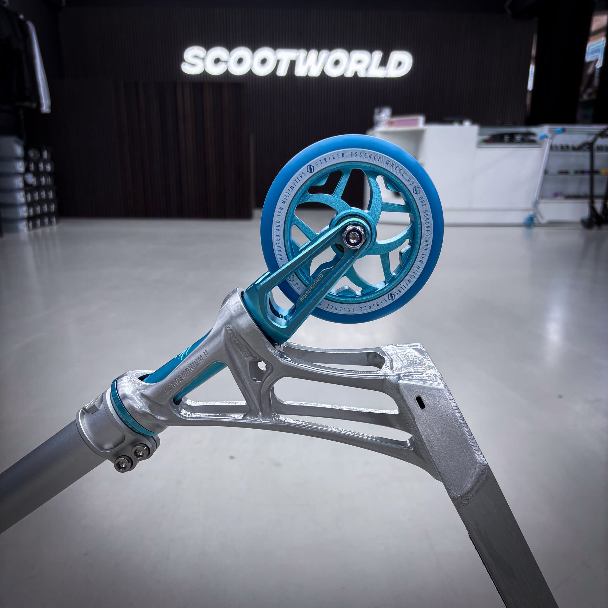 Striker Ethic 460mm Silver Teal Custom Build - Silver/Teal-ScootWorld.dk
