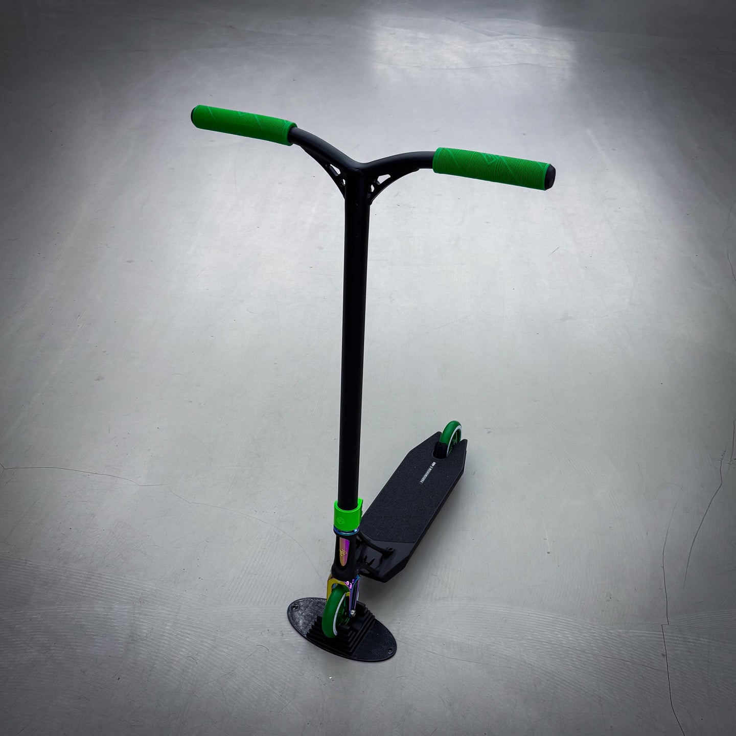 Striker Ethic Black/Green 460 Custom Build - Black/Green-ScootWorld.dk