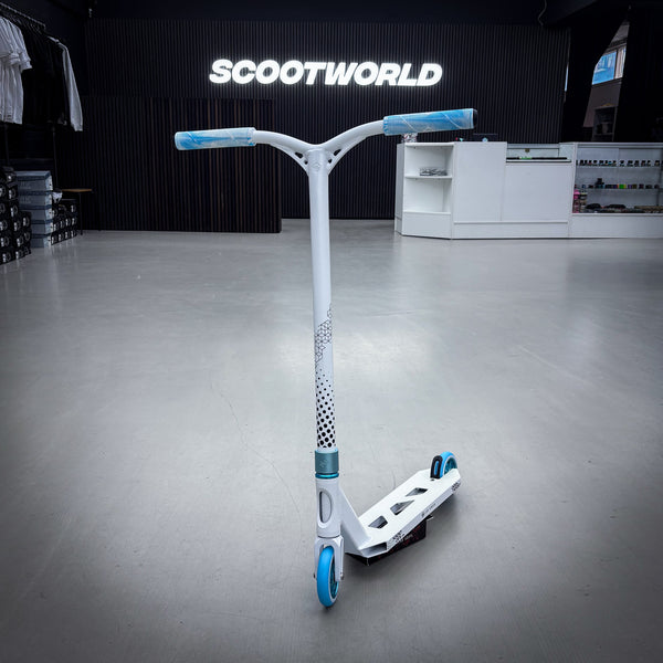 Striker Lux V2 White/Teal Custom Løbehjul - White/Teal